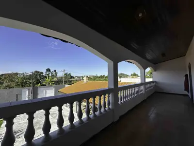 Casa - Sobrado com 4 quartos (sendo 0 suite(s)) a 1900,00 metros praia.