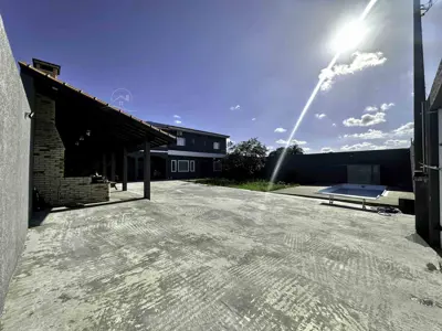 Casa - Sobrado com 4 quartos (sendo 0 suite(s)) a 1900,00 metros praia.