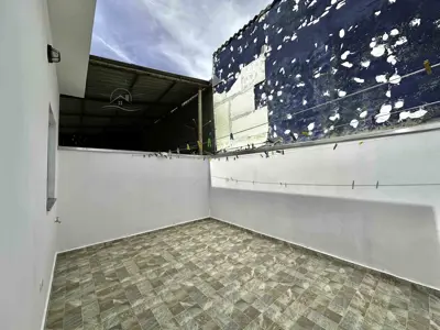 Casa - Térrea com piscina com 2 quartos (sendo 1 suite(s)) a 1300,00 metros praia.