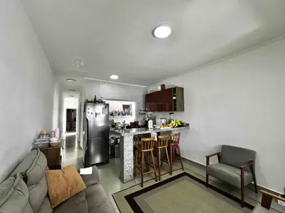 Casa - Térrea com piscina com 2 quartos (sendo 1 suite(s)) a 1300,00 metros praia.