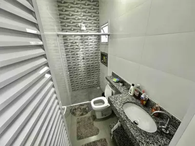 Casa - Térrea com piscina com 2 quartos (sendo 1 suite(s)) a 1300,00 metros praia.