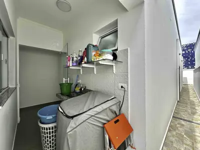 Casa - Térrea com piscina com 2 quartos (sendo 1 suite(s)) a 1300,00 metros praia.