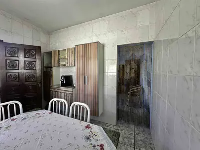 Casa - Térrea com 1 quartos  a 2000,00 metros praia.