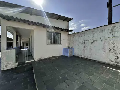 Casa - Térrea com 1 quartos  a 2000,00 metros praia.