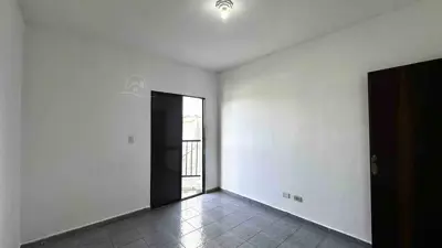 Apartamento - Alto com 2 quartos (sendo 1 suite(s)) a 500,00 metros praia.