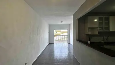 Apartamento - Alto com 2 quartos (sendo 1 suite(s)) a 500,00 metros praia.