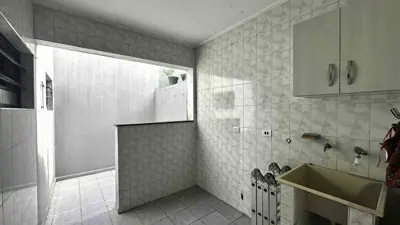 Apartamento - Alto com 2 quartos (sendo 1 suite(s)) a 500,00 metros praia.