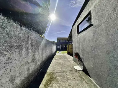 Comercial - Salão comercial + Edícula assobradada com  quartos  a 500,00 metros praia.