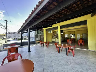 Comercial - Salão comercial + Edícula assobradada com  quartos  a 500,00 metros praia.