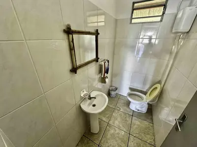 Comercial - Salão comercial + Edícula assobradada com  quartos  a 500,00 metros praia.