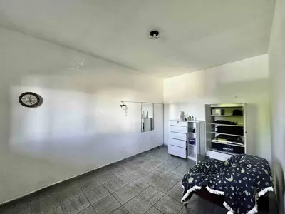 Comercial - Salão comercial + Edícula assobradada com  quartos  a 500,00 metros praia.