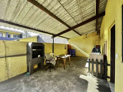 Comercial - Salão comercial + Edícula assobradada com  quartos  a 500,00 metros praia.