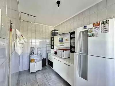 Comercial - Salão comercial + Edícula assobradada com  quartos  a 500,00 metros praia.