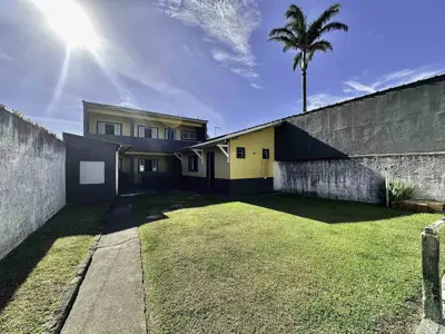 Comercial - Salão comercial + Edícula assobradada com  quartos  a 500,00 metros praia.