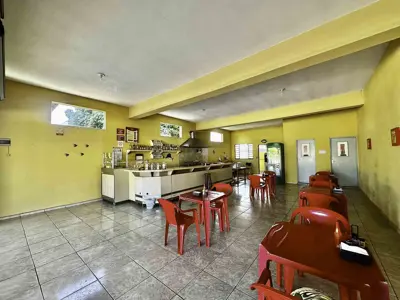 Comercial - Salão comercial + Edícula assobradada com  quartos  a 500,00 metros praia.