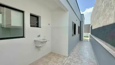 Casa - Térrea com 3 quartos (sendo 1 suite(s)) a 1500,00 metros praia.