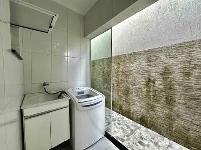 Casa - Térrea com piscina com 2 quartos (sendo 1 suite(s)) a 200,00 metros praia.