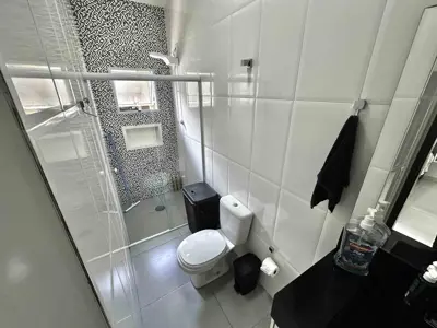 Casa - Térrea com piscina com 2 quartos (sendo 1 suite(s)) a 200,00 metros praia.
