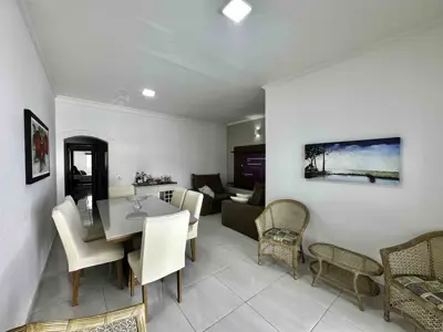 Casa - Térrea com piscina com 2 quartos (sendo 1 suite(s)) a 200,00 metros praia.