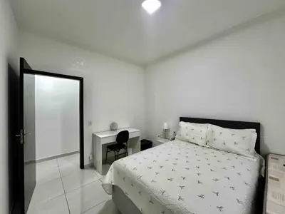 Casa - Térrea com piscina com 2 quartos (sendo 1 suite(s)) a 200,00 metros praia.