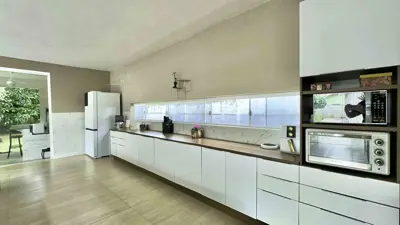 Casa - Térrea com piscina com 4 quartos (sendo 4 suite(s)) a 3000,00 metros praia.