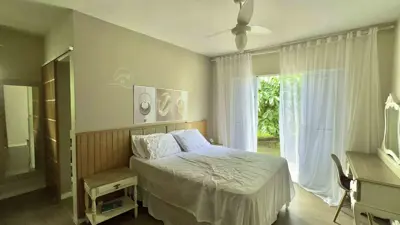 Casa - Térrea com piscina com 4 quartos (sendo 4 suite(s)) a 3000,00 metros praia.