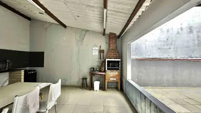 Casa - Térrea com 3 quartos (sendo 1 suite(s)) a 250,00 metros praia.