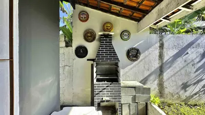 Casa - Térrea com 2 quartos (sendo 1 suite(s)) a 1500,00 metros praia.