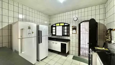 Casa - Térrea com 2 quartos (sendo 1 suite(s)) a 1500,00 metros praia.