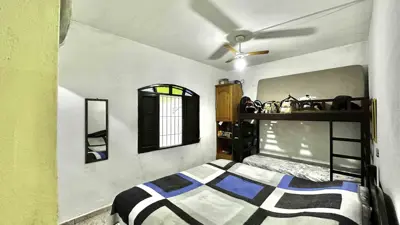 Casa - Térrea com 2 quartos (sendo 1 suite(s)) a 1500,00 metros praia.