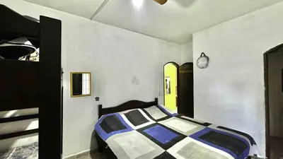 Casa - Térrea com 2 quartos (sendo 1 suite(s)) a 1500,00 metros praia.
