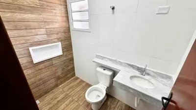 Casa - Térrea com 2 quartos (sendo 2 suite(s)) a 1500,00 metros praia.
