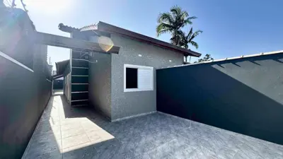 Casa - Térrea com 2 quartos (sendo 2 suite(s)) a 1500,00 metros praia.