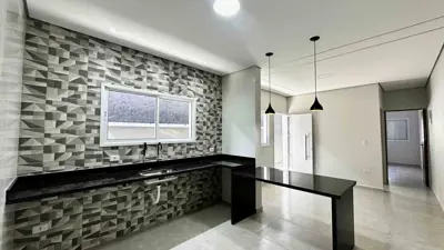 Casa - Térrea com 2 quartos (sendo 2 suite(s)) a 1500,00 metros praia.
