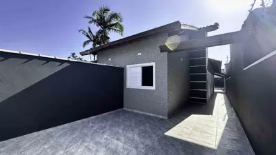 Casa - Térrea com 2 quartos (sendo 2 suite(s)) a 1500,00 metros praia.