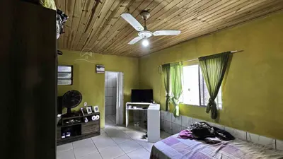 Casa - Sobrado com 3 quartos (sendo 2 suite(s)) a 1500,00 metros praia.
