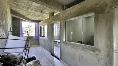 Casa - Sobrado com 3 quartos (sendo 2 suite(s)) a 1500,00 metros praia.