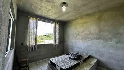 Casa - Sobrado com 3 quartos (sendo 2 suite(s)) a 1500,00 metros praia.