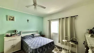 Casa - Térrea com Edícula com 2 quartos (sendo 1 suite(s)) a 700,00 metros praia.