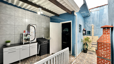 Casa - Térrea com Edícula com 2 quartos (sendo 1 suite(s)) a 700,00 metros praia.
