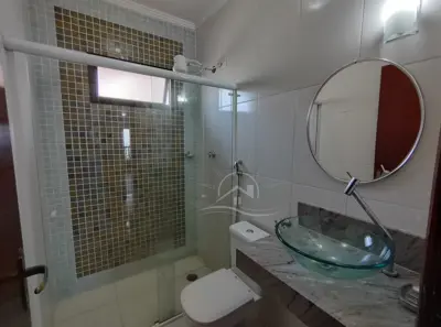 Apartamento - Triplex com 5 quartos (sendo 5 suite(s)) a 0,00 metros praia.