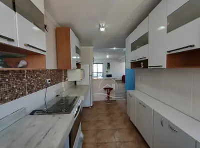 Apartamento - Triplex com 5 quartos (sendo 5 suite(s)) a 0,00 metros praia.