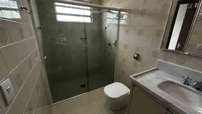 Casa - Térrea com Edícula com 3 quartos (sendo 1 suite(s)) a 350,00 metros praia.