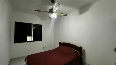 Casa - Térrea com 2 quartos (sendo 1 suite(s)) a 600,00 metros praia.