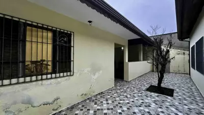 Casa - Térrea com 2 quartos (sendo 1 suite(s)) a 600,00 metros praia.