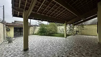 Casa - Térrea com 2 quartos (sendo 1 suite(s)) a 600,00 metros praia.
