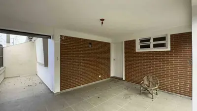 Casa - Térrea com 3 quartos (sendo 1 suite(s)) a 700,00 metros praia.