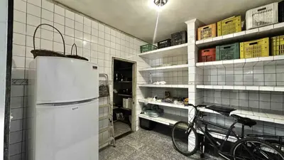 Casa - Sobrado com 3 quartos (sendo 1 suite(s)) a 400,00 metros praia.