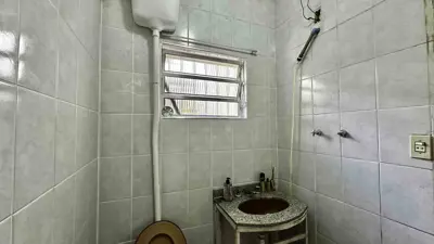 Casa - Sobrado com 3 quartos (sendo 1 suite(s)) a 400,00 metros praia.