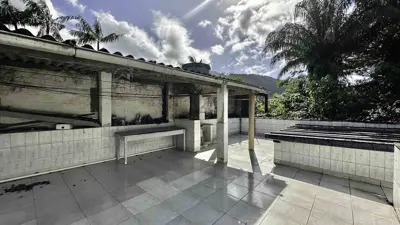 Casa - Sobrado com 3 quartos (sendo 1 suite(s)) a 400,00 metros praia.